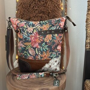 Myra Sillage Shoulder Bag /matching key fob